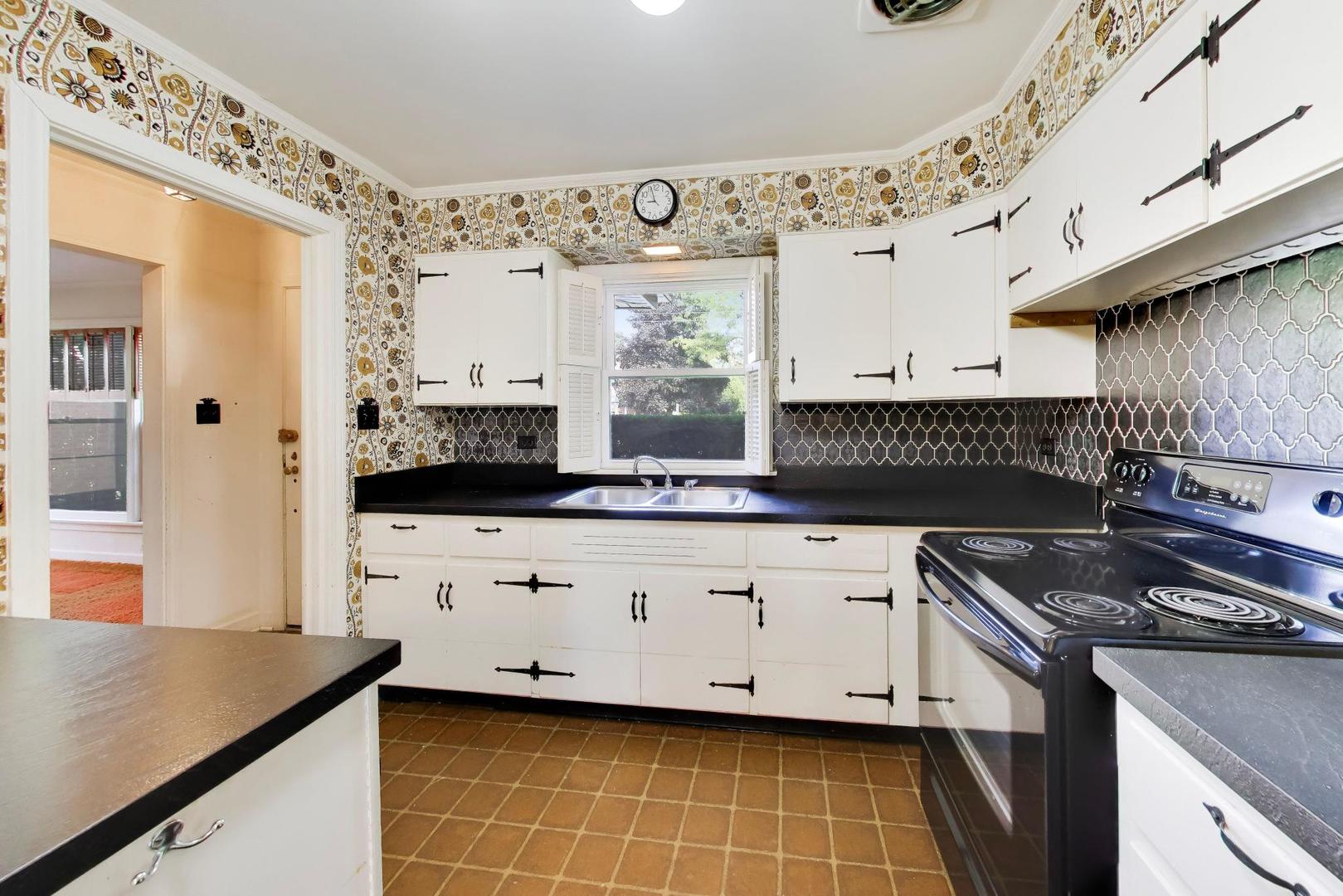 8631 E Prairie Road, Skokie, IL