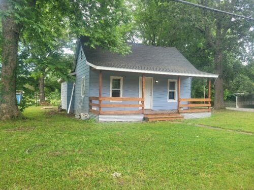 301 E Olive Street, Mcleansboro, IL