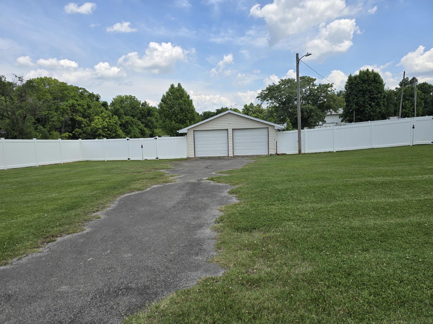 318 Lift Street, Shawneetown, IL