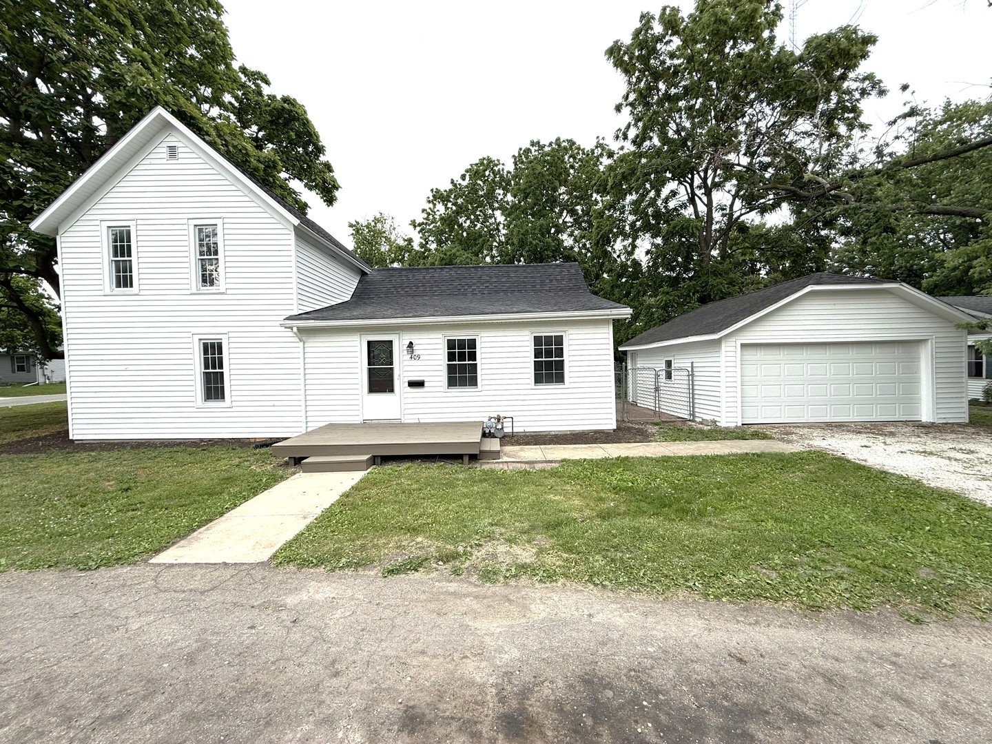 409 E Chestnut Street, Paxton, IL