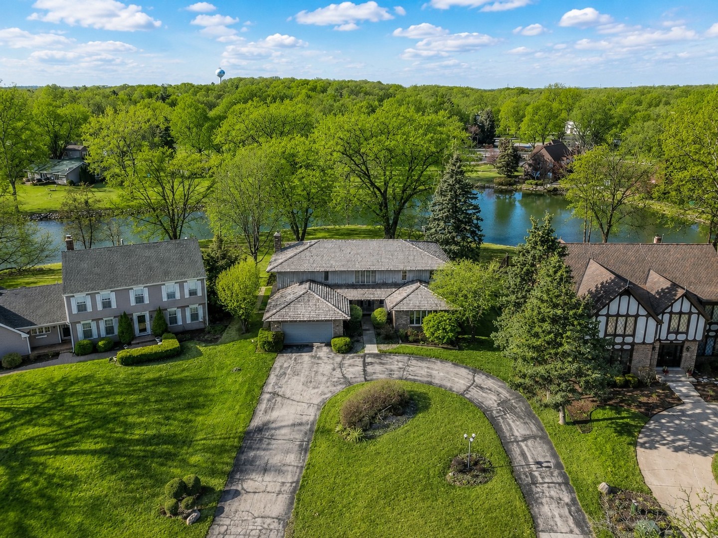 9 Buckingham Drive, Sugar Grove, IL
