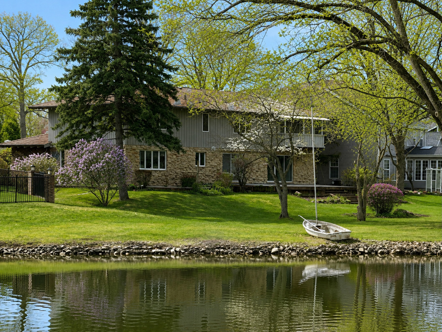 9 Buckingham Drive, Sugar Grove, IL