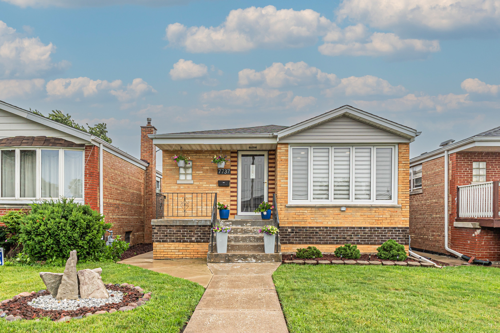7737 Meade Avenue, Burbank, IL