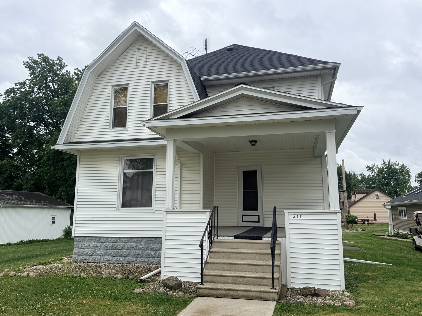 217 W Chestnut Street, Compton, IL