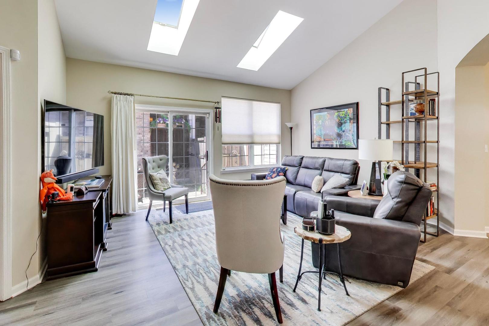 1701 Astor Avenue, Oakbrook Terrace, IL