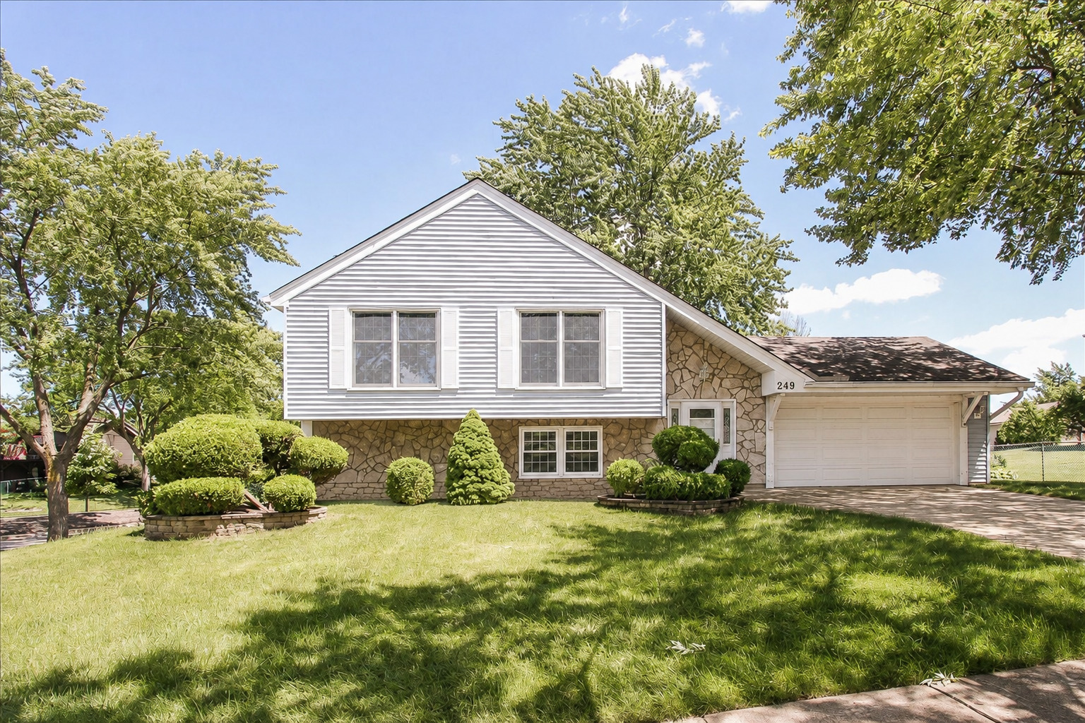 249 Langton Lane, Bloomingdale, IL