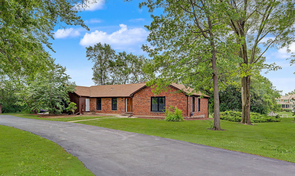 15 Turning Shore Drive, South Barrington, IL