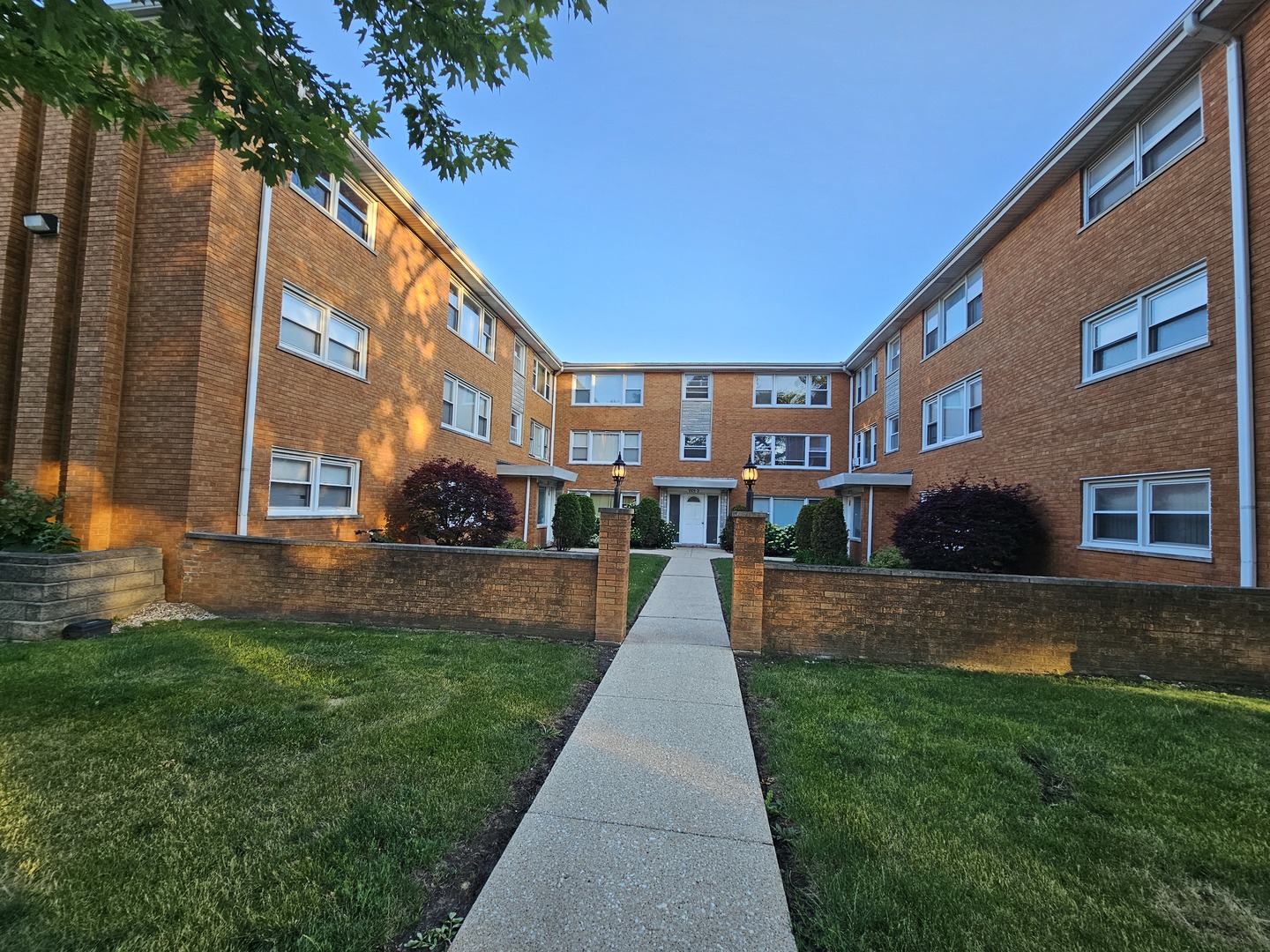 6925 W 64th Place #2f, Chicago, IL