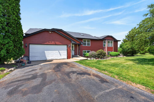 513 Pembroke Road, Poplar Grove, IL