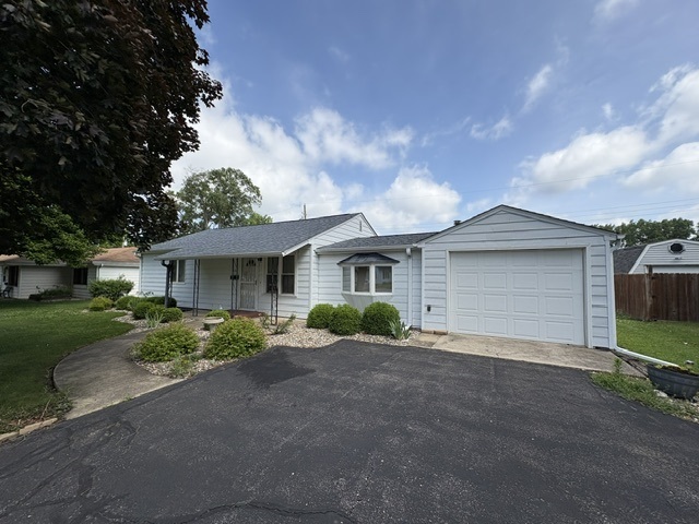 836 E Locust Street, Watseka, IL
