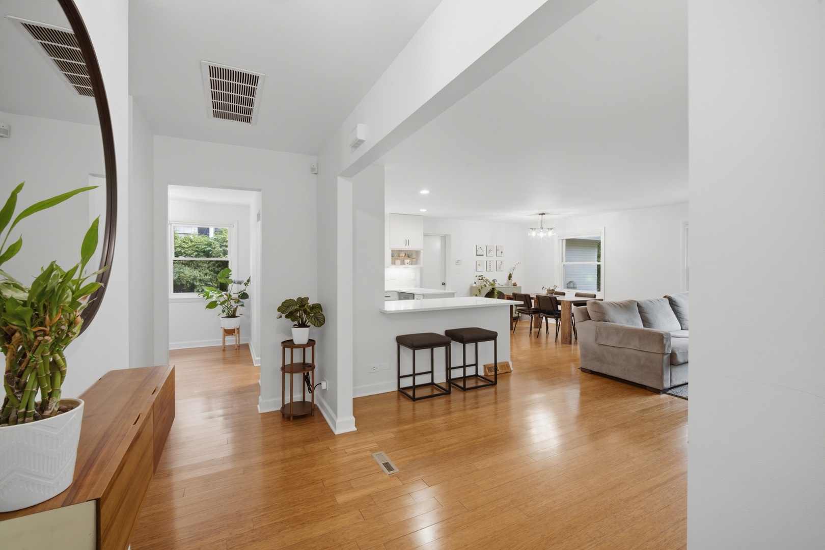1099 Princeton Avenue, Highland Park, IL
