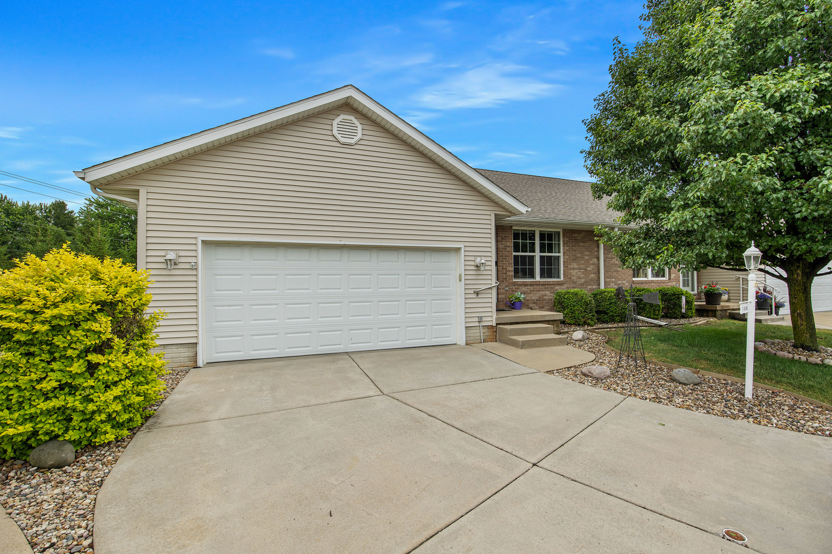 100 Marvin Court, Metamora, IL