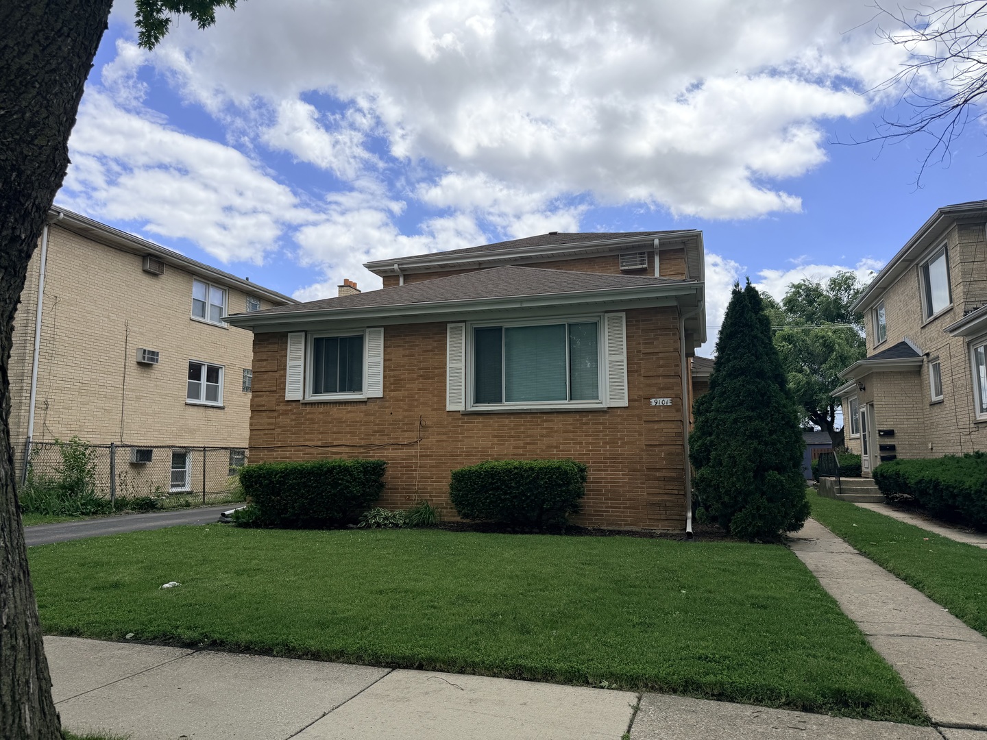 9101 Sahler Avenue #2C, Brookfield, IL