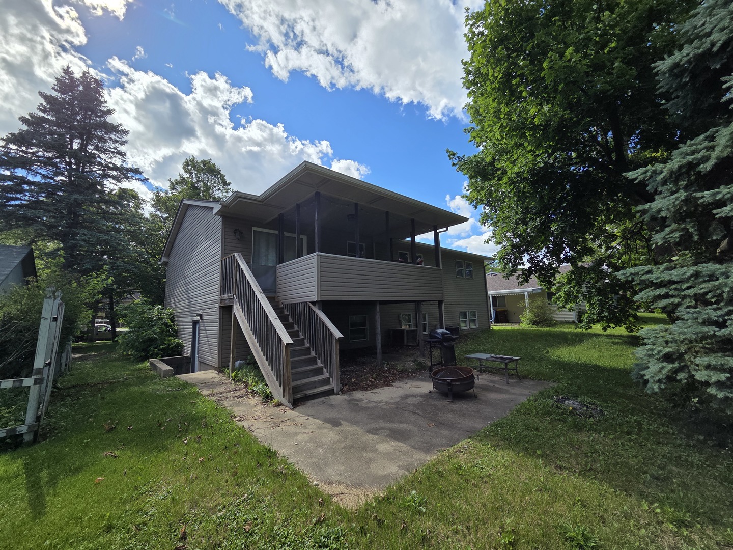 1238-1240 Thomas Drive, Woodstock, IL