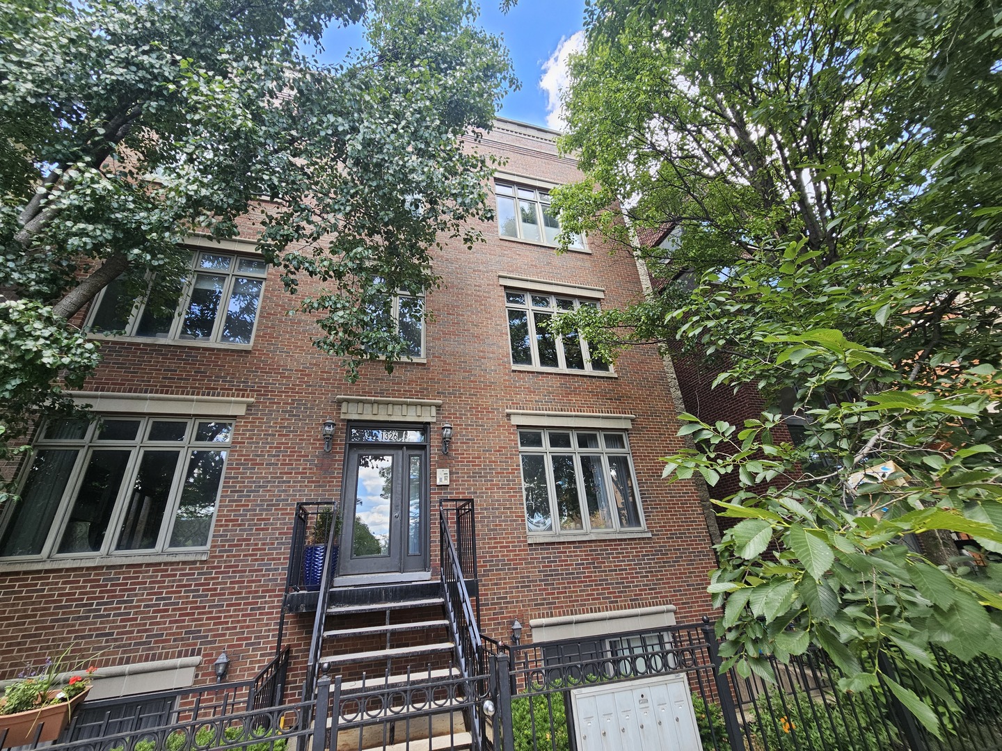 1326 W Grenshaw Street #2-D, Chicago, IL