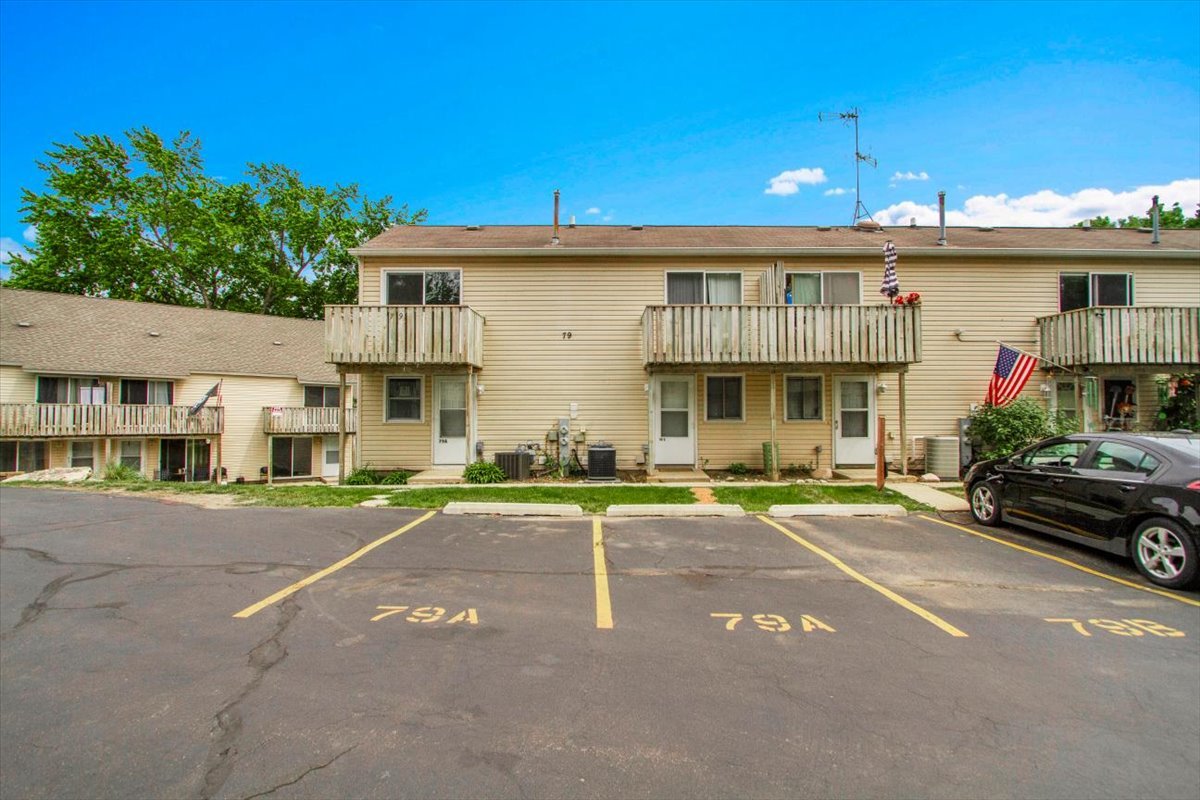 79 Maude Avenue, Fox Lake, IL