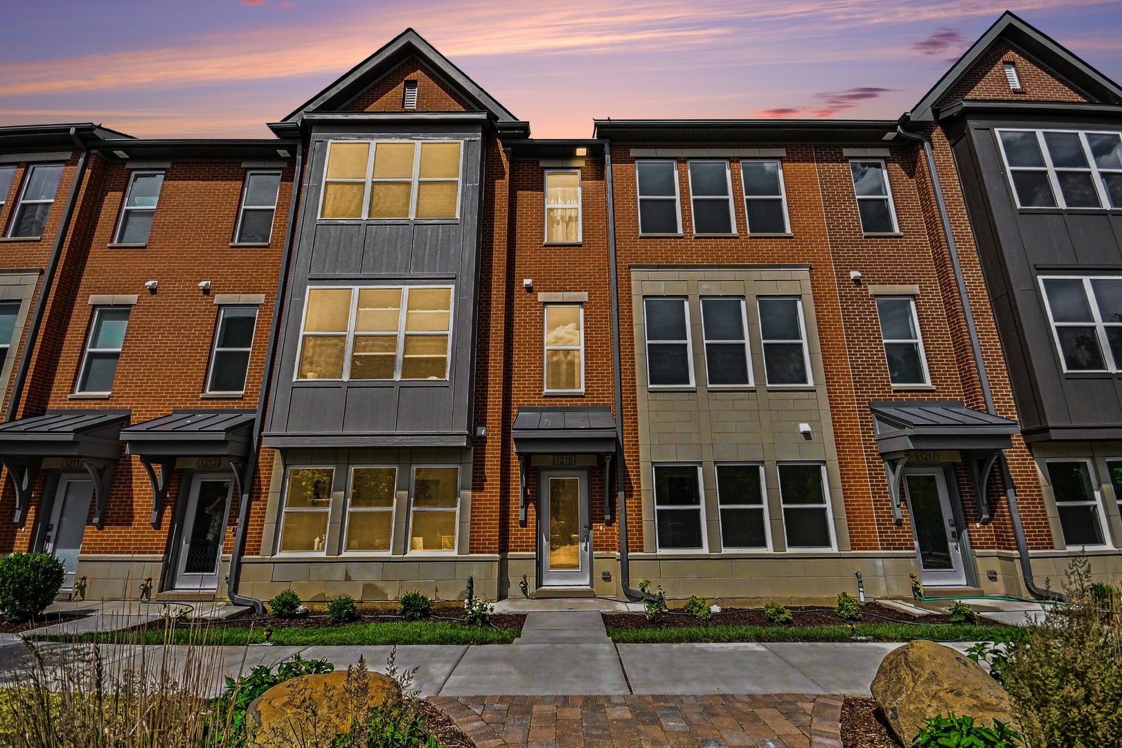 1215 Gateway Court, Northbrook, IL