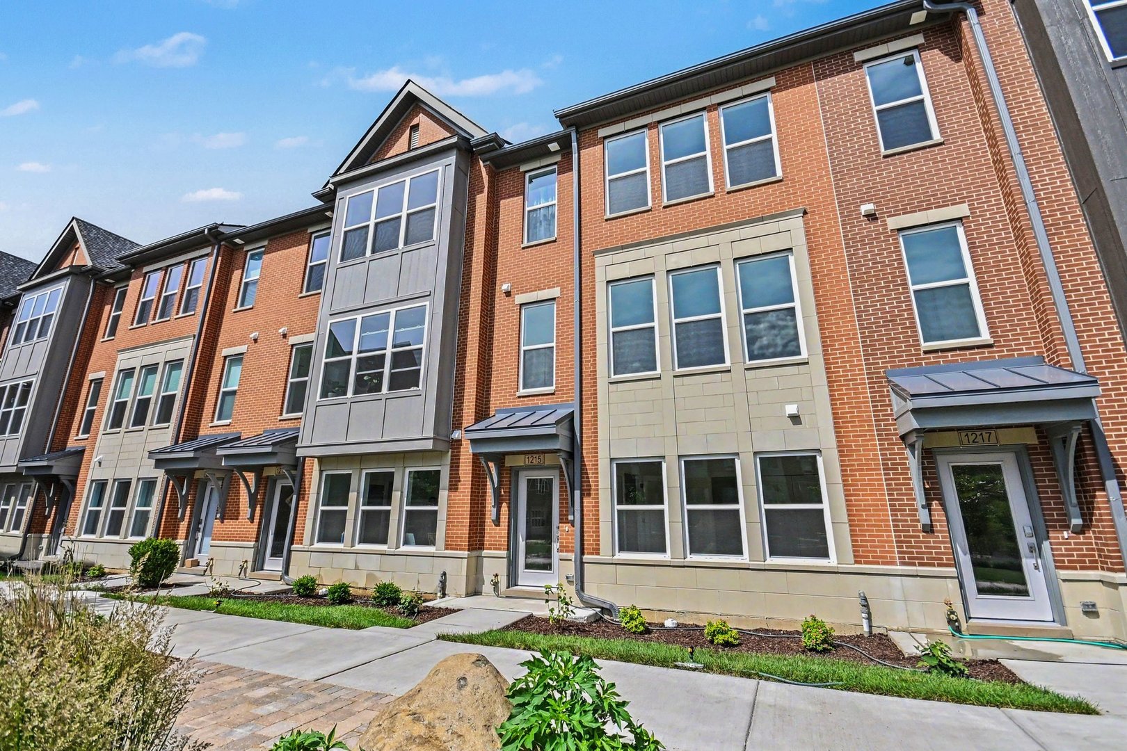 1215 Gateway Court, Northbrook, IL