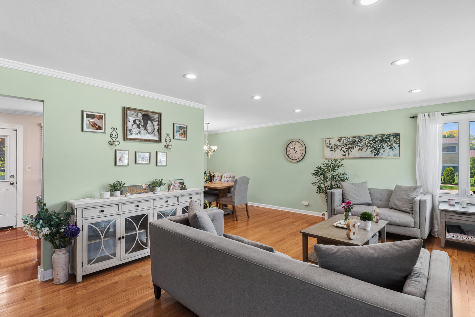 801 E Greenwood Drive, Mount Prospect, IL