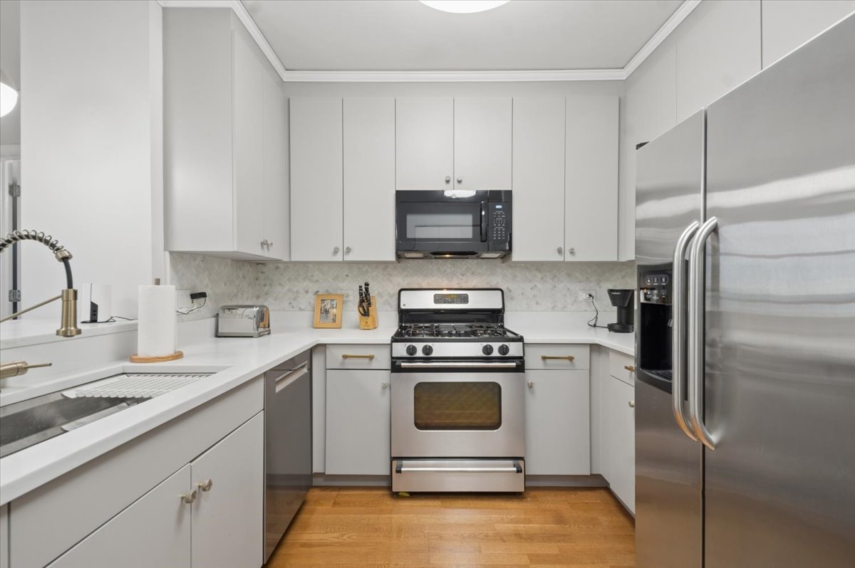 201 N Westshore Drive #2006, Chicago, IL