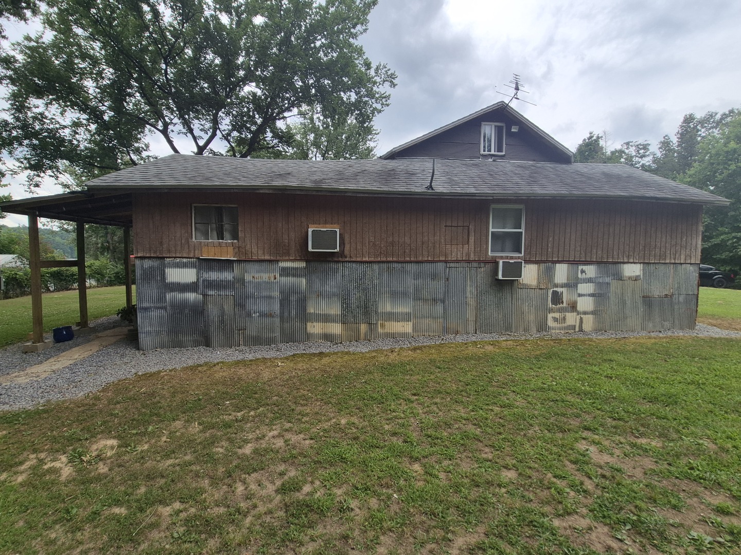 250 Lakeview Road, Galatia, IL