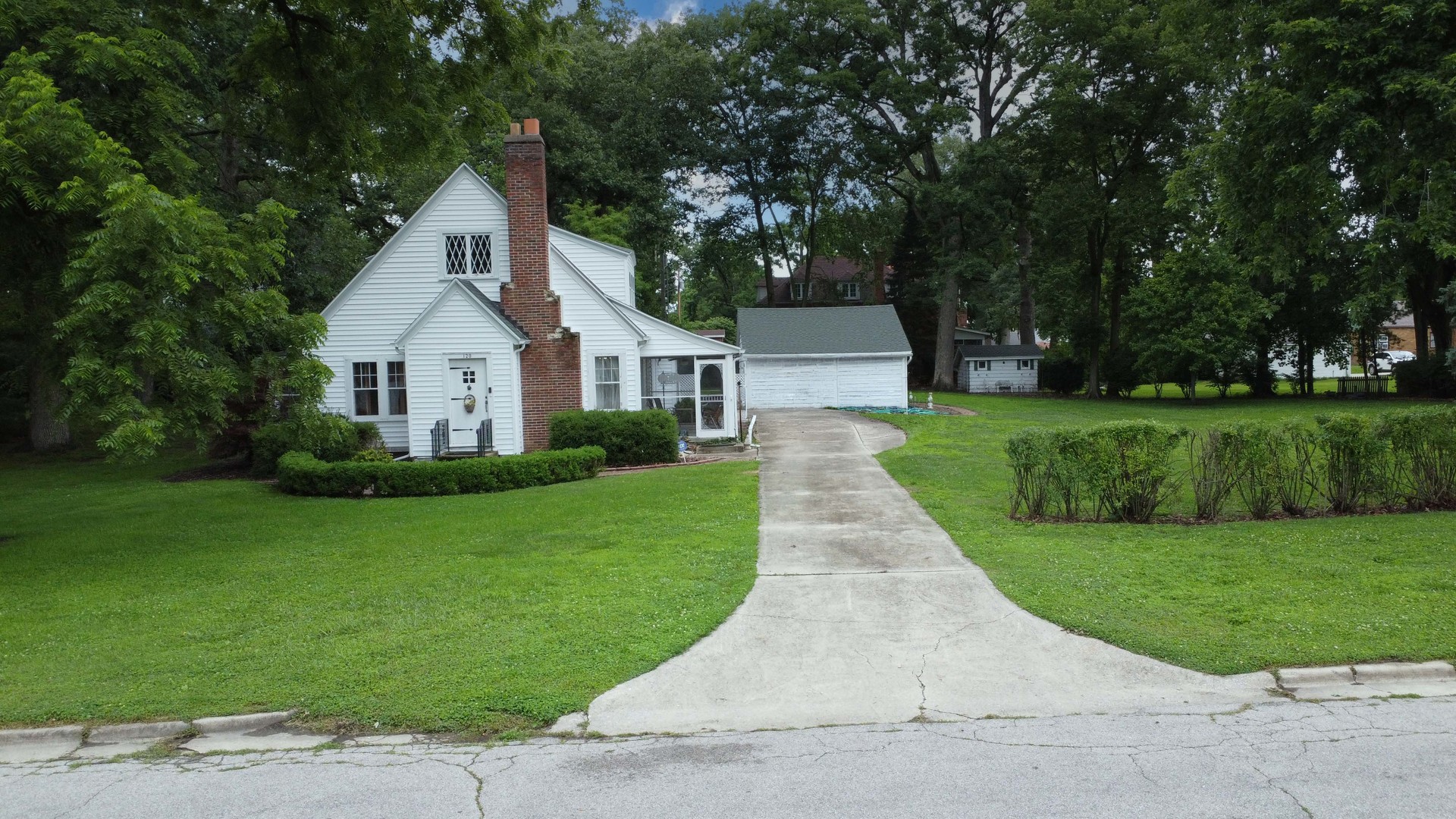 120 E Washington Avenue, Watseka, IL